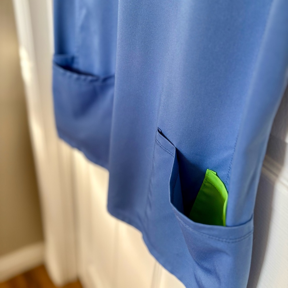 Healing Hands Scrub Set - Women's Ceil Blue Large Top and Medium Pants - Picture 8 of 11